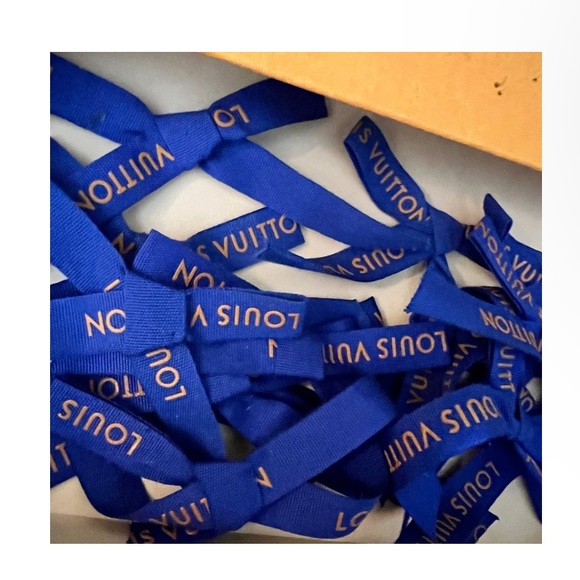 Luxury Louis Vuitton Paris - Picture 3 of 5